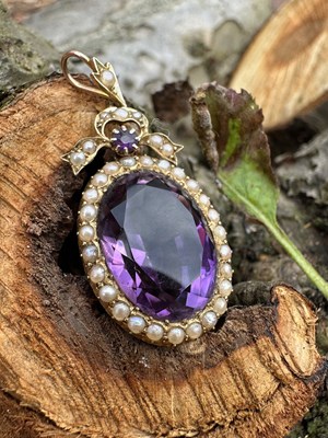 Lot 1102 - An antique 15ct gold pendant, stamped 15ct to...