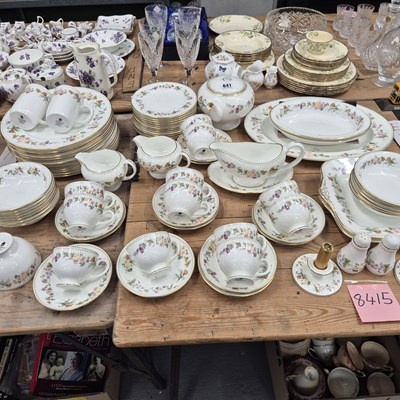 Lot 641 - A Wedgwood 'Mirabelle' tea and dinner service