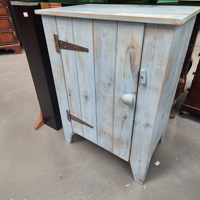 Lot 148 - A small painted pine floor standing cupboard H...