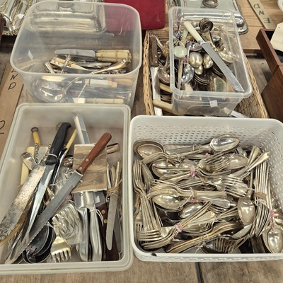 Lot 678 - A quantity of electroplate and other cutlery