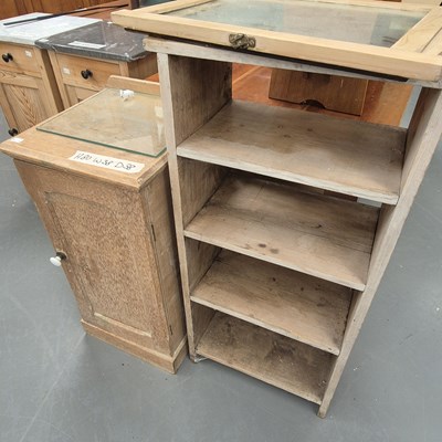 Lot 153 - A small pine bookshelf H 99 W 49 D 27cm,...