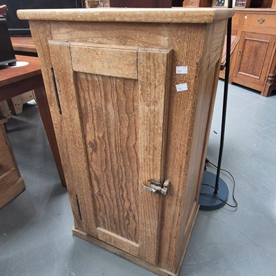 Lot 160 - An early 20th century pine cupboard H 96 W 53...