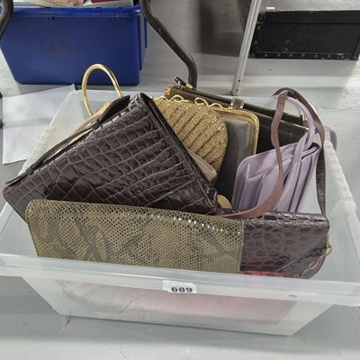 Lot 689 - A collection of lady's handbags