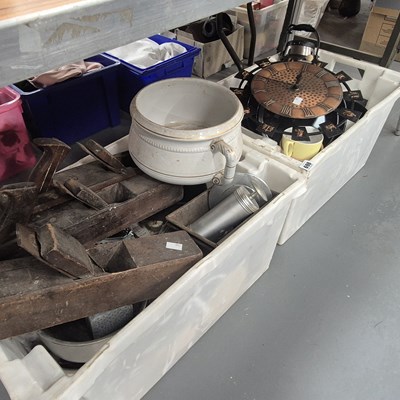 Lot 698 - A collection of kitchenalia, tea pots, a clock,...