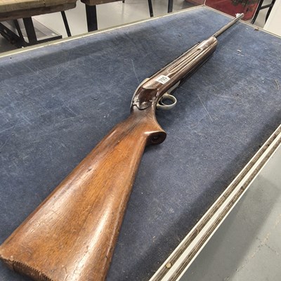 Lot 705 - A underleaver air rifle