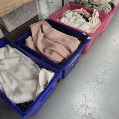 Lot 712 - A collection of ladies' clothing