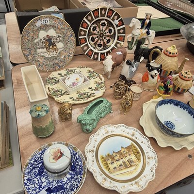 Lot 721 - A Crown Derby '1128'  plate, a Beswick bull, a...