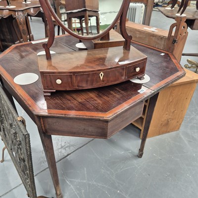 Lot 175 - An octagonal Victorian cross banded mahogany...