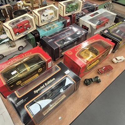 Lot 752 - Boxed Mira, Maisto, Saico and Britains scale...