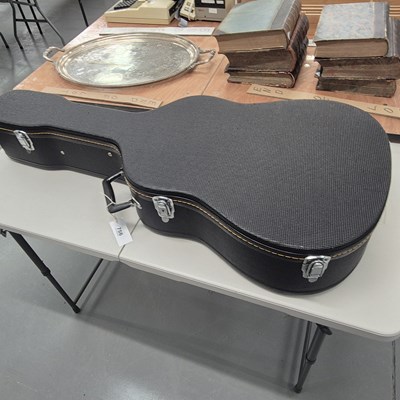 Lot 756 - An acoustic guitar case
