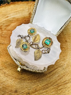 Lot 1179 - An antique late 19th-century carved chalcedony...