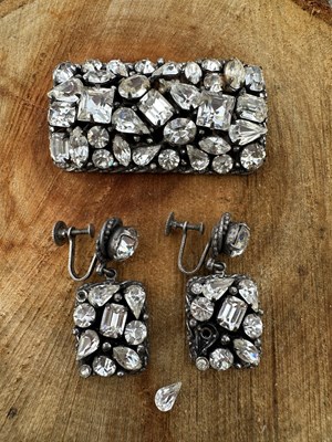 Lot 1229 - A Kramer rhinestone brooch, set with an array...