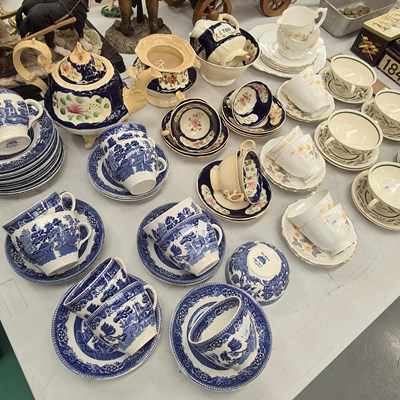 Lot 780 - 'Willow', 'Gaudy Welsh' and other tea wares,...