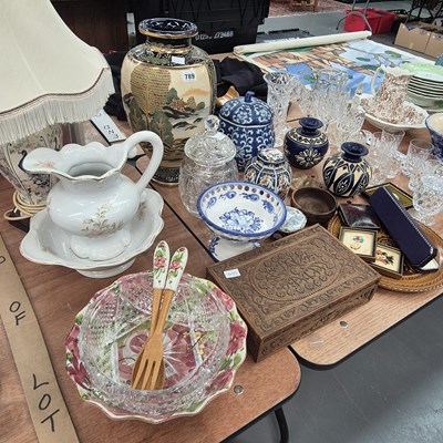 Lot 789 - A Satsuma vase, a table lamp, drinking glasses,...