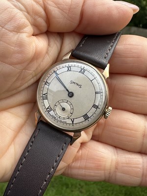 Lot 1247 - A Smiths 9ct gold gentlemen's wristwatch, the...