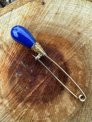 Lot 1259 - A lapis lazuli and gold brooch, converted from...