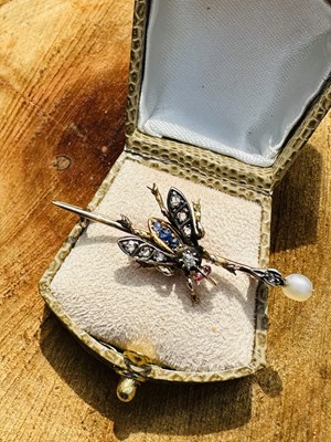 Lot 1042 - A Victorian diamond and sapphire set insect...