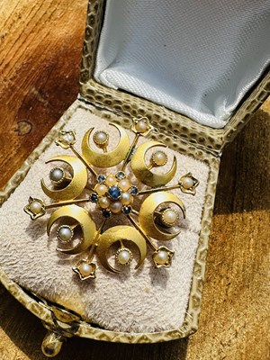 Lot 1057 - An Edwardian seed pearl brooch of circular...