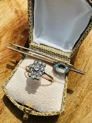 Lot 1093 - A hallmarked 9ct gold bar brooch, claw-set...