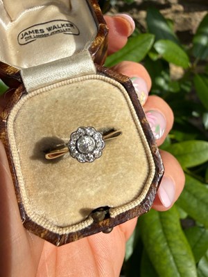 Lot 1128 - An antique diamond cluster ring, the central...