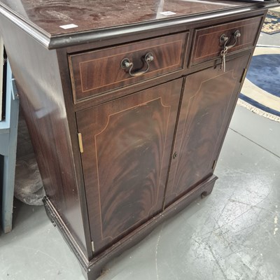 Lot 349 - A small mahogany side cabinet H 88 W 72 D 38cm