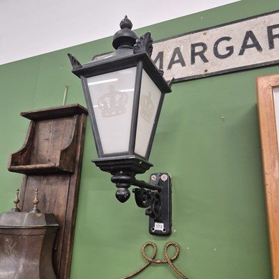 Lot 373 - An antique style wall mounted lamp