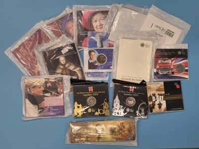 Lot 1289 - Collectors' coins, crowns in sealed...