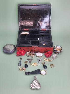 Lot 1272 - Jewellery and small collectables contained...