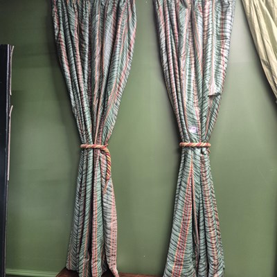 Lot 388 - A pair of lined and interlined glazed cotton...