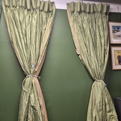 Lot 390 - A pair of vintage lined and interlined...