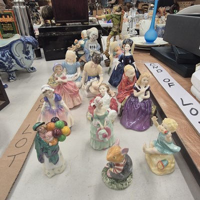 Lot 816 - A collection of Doulton, Worcester, Nao, and...