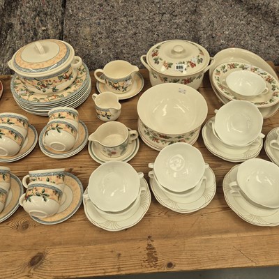 Lot 886 - Villeroy & Boch 'Arco Gold', Wedgwood...
