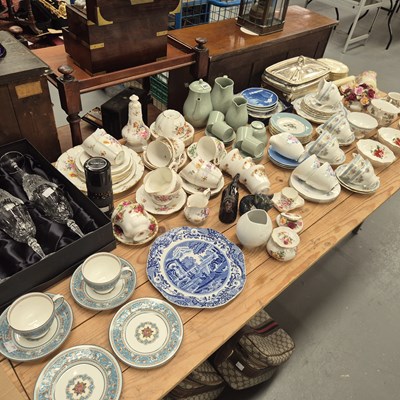 Lot 889 - Wedgwood 'Florentine' green tea and coffee...