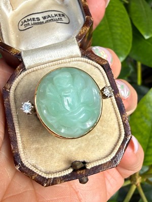Lot 1276 - A carved scarab ring, the oval/round jade...