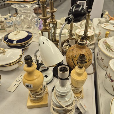 Lot 941 - A quantity of table lamps