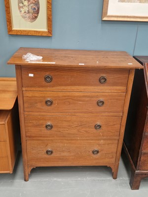 Lot 17 - A George VI oak chest of four drawers H 98 W...