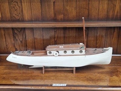 Lot 62 - A wooden model cabin cruiser 'Edna' L 96cm
