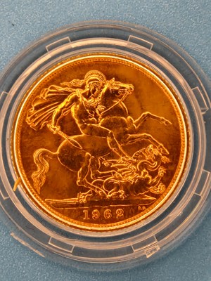 Lot 2938 - Royal Mint - 1962 Gold full sovereign coin.