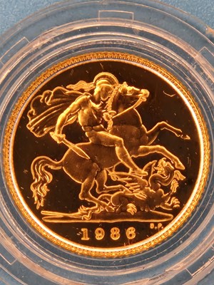 Lot 2940 - Royal Mint - 1986 Gold half sovereign coin.