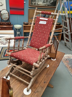 Lot 136 - An early 20th century turned beech American...