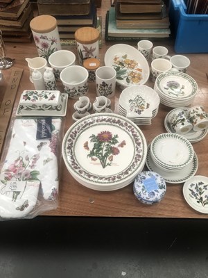 Lot 593 - A collection of Portmeirion 'Botanic Gardens'...