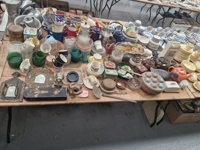Lot 604 - A teas maid, tea pots, tea cups, glass dessert...
