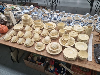 Lot 605 - A Wood's 'Jasmine'  breakfast set