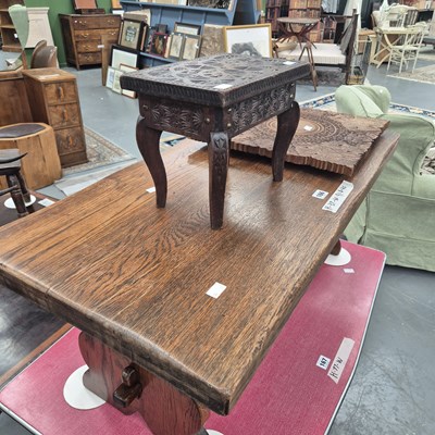 Lot 166 - An oak tavern table style coffee table H 37 W...