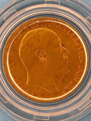Lot 2805 - A 22ct gold half sovereign dated 1904,...