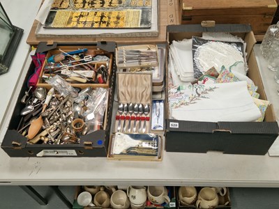 Lot 620 - Boxed and loose cutlery, place mats and table...