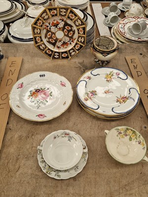 Lot 665 - Derby Imari palette and flower painted plates,...