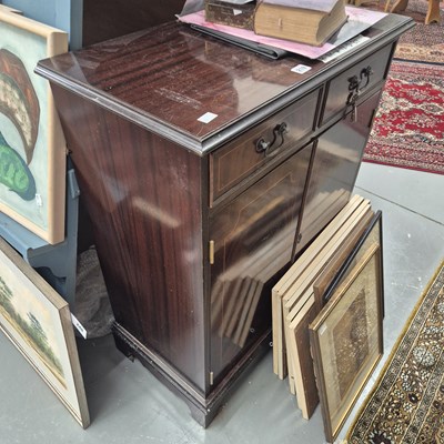 Lot 219 - A small mahogany side cabinet H 88 W 72 D 38cm