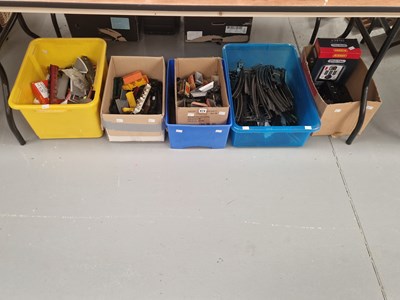 Lot 674 - 00 guage rail, track side buildings, rolling...