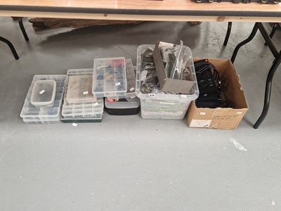 Lot 676 - 00 gauge transformers, track and track side...